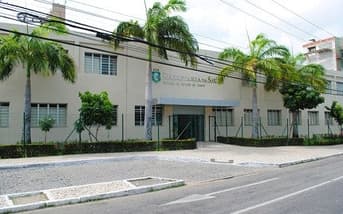 É uma imagem do post com o título Governador anuncia mais 800 convocações no concurso Funsaúde CE
