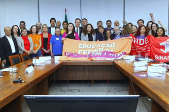 É uma imagem do post com o título Concursos Federais: MGI confirma acordo com 98,2% dos servidores