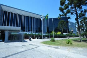 É uma imagem do post com o título Concurso Alep: sai edital para 85 vagas; iniciais de até R$33 mil