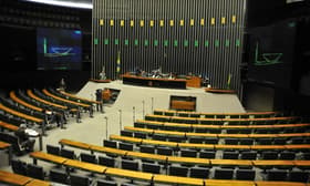 É uma imagem do post com o título Concurso Câmara dos Deputados: Ploa 2024 prevê 185 convocações