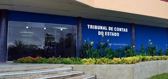 É uma imagem do post com o título Sai edital do concurso TCE PI com 12 vagas e iniciais de R$17 mil
