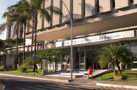É uma imagem do post com o título Sai edital do concurso TRF1 com vagas para técnicos e analistas