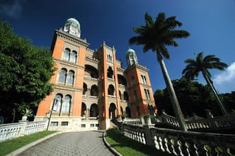 É uma imagem do post com o título Concurso Fiocruz: MGI anuncia aval para 300 vagas; veja cargos!