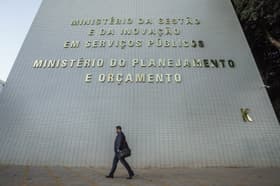 É uma imagem do post com o título Concurso MGI prorroga inscrições e adia provas para 200 vagas