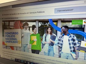 É uma imagem do post com o título CNU 2025 conta com mais de 600 vagas para o Rio de Janeiro; veja!