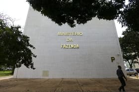 É uma imagem do post com o título Sai edital do concurso STN com 40 vagas e iniciais de R$20 mil