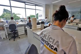 É uma imagem do post com o título Concurso Polícia Científica PR: edital sairá a partir de outubro