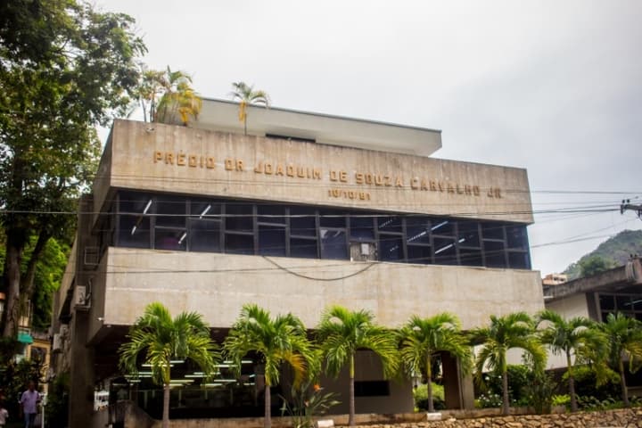 Fachada da Prefeitura de Cantagalo, no Rio de Janeiro