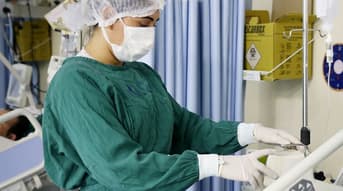 É uma imagem do post com o título RioSaúde abre processo seletivo com 14 vagas para médicos