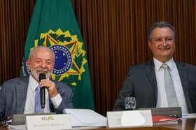 É uma imagem do post com o título Lula reconhece necessidade de concursos e ministro reforça CNU