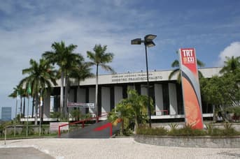 É uma imagem do post com o título Concurso TRT RN: edital é publicado com iniciais até R$15 mil