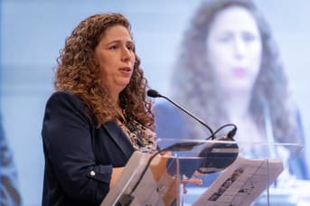 É uma imagem do post com o título Concursos Federais: ministra confirma novas autorizações em 2024