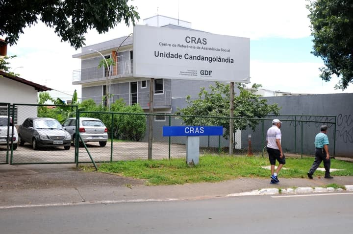 Fachada de um dos CRAS da Candangolândia DF (Foto: Paulo H Carvalho/Agência Brasília)