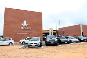 É uma imagem do post com o título Concurso EMPARN: publicado edital para níveis médio e superior