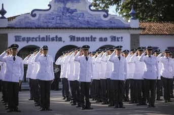 É uma imagem do post com o título Rotina na EEAR: como é o dia a dia de um aluno novo?