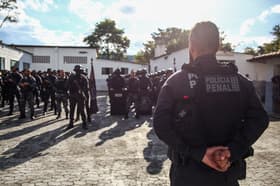 É uma imagem do post com o título Concurso Penal MG: veja salários e benefícios do policial