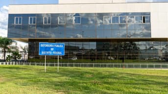 É uma imagem do post com o título Concurso DP DF: novo edital é autorizado com vagas de analista