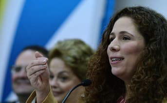 É uma imagem do post com o título Concursos Federais: ministra prevê 10 mil vagas e avais este ano