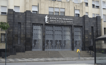 É uma imagem do post com o título Concurso TRT RJ: órgão diz que prova em 2024 é 'pouco provável'