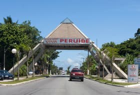 É uma imagem do post com o título Peruíbe SP abre concursos com 25 vagas para médio e superior