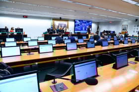 É uma imagem do post com o título Comissão aprova regra para novos concursos PF e Polícias Civis