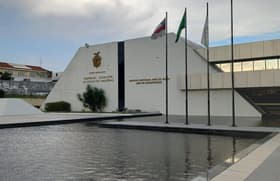 É uma imagem do post com o título Concurso Aleam forma comissão para 300 vagas; banca em maio!