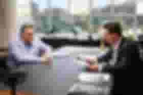 É uma imagem do post com o título Concurso Saúde PR: governador autoriza novo edital com 625 vagas