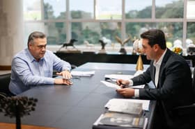 É uma imagem do post com o título Concurso Saúde PR: governador autoriza novo edital com 625 vagas