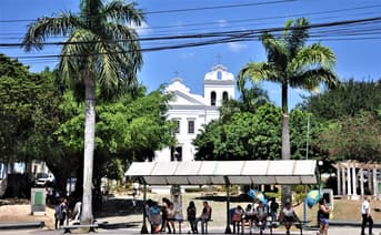É uma imagem do post com o título Sai edital do concurso Rio Bonito RJ com 212 vagas imediatas