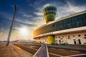 É uma imagem do post com o título Sai edital do concurso Aeroporto de Maringá PR; até R$7,9 mil!