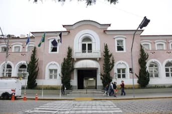 É uma imagem do post com o título Concurso Nova Friburgo RJ: sai edital com 1.708 vagas efetivas