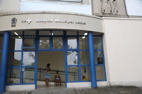 É uma imagem do post com o título SMS RJ abre processo seletivo com mais de 200 vagas para médicos