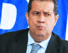 É uma imagem do post com o título Ministro confirma 500 excedentes do concurso INSS até dezembro