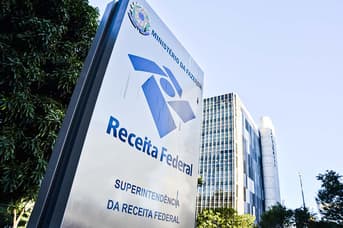 É uma imagem do post com o título Concurso Receita Federal: órgão defende editais periódicos