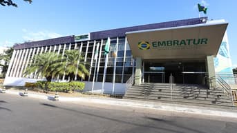 É uma imagem do post com o título Concurso Embratur tem banca definida; iniciais de até R$9,8 mil!