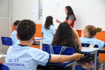 É uma imagem do post com o título Concurso SEDF: contrato é assinado e edital pode ser publicado