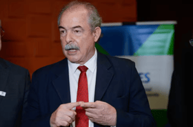 É uma imagem do post com o título Aprovado no concurso BNDES "vai ralar muito", diz Mercadante