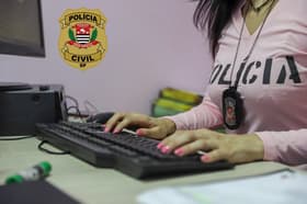 É uma imagem do post com o título PL prevê reserva de 30% das vagas do concurso PC SP para mulheres
