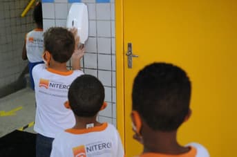 É uma imagem do post com o título Concurso Niterói RJ tem edital retificado com inclusão de cargo!