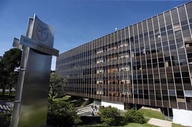 É uma imagem do post com o título Sai edital do concurso MP PR para promotor; ganhos de R$34 mil!