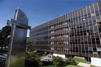 É uma imagem do post com o título Sai edital do concurso MP PR para promotor; ganhos de R$34 mil!