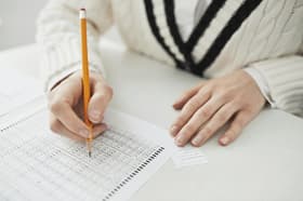É uma imagem do post com o título UFS abre seleção com cinco vagas para professores substitutos