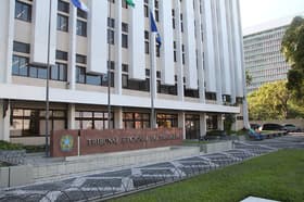 É uma imagem do post com o título Concursos TRTs: confira a lista de editais que podem sair em 2024
