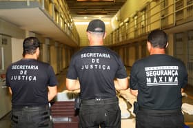 É uma imagem do post com o título Concurso Sejus ES com 600 vagas de inspetor terá edital em junho