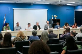 É uma imagem do post com o título Concurso Saúde RJ: subsecretário anuncia edital com 268 vagas