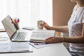 É uma imagem do post com o título UFMG abre concurso para professor assistente em Design