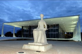 É uma imagem do post com o título Concursos Judiciário: STF aprova texto que atualiza adicional