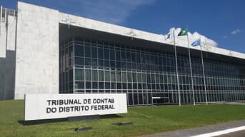 É uma imagem do post com o título Concurso TC DF: 50% das vagas são reservadas para cotas