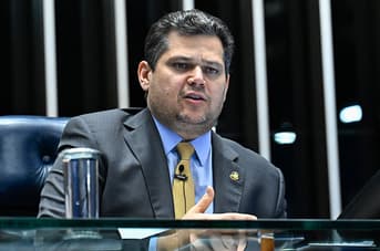 É uma imagem do post com o título Concurso Senado terá 104 remanescentes nomeados, diz Alcolumbre