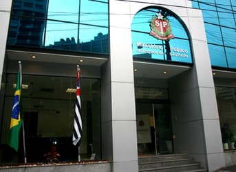 É uma imagem do post com o título Concurso MP SP: sai edital com vagas de analista; R$17,9 mil!